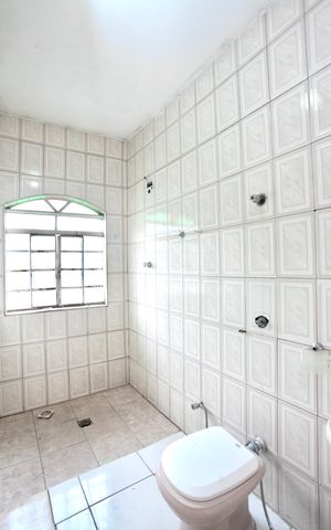 Casa para alugar com 120m², 2 quartos e 1 vaga Casa para alugar com 120m², 2 quartos e 1 vagaBanheiro Social