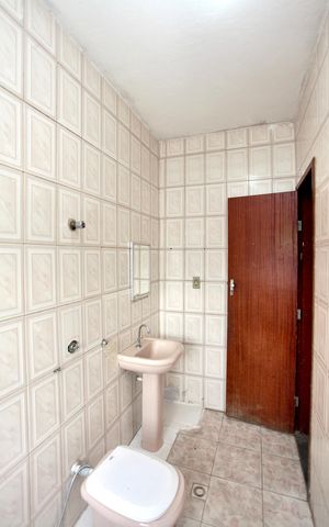 Casa para alugar com 120m², 2 quartos e 1 vaga Casa para alugar com 120m², 2 quartos e 1 vagaBanheiro Social
