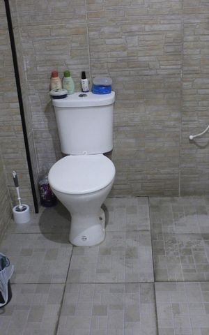 Casa à venda com 340m², 3 quartos e 2 vagasBanheiro social 