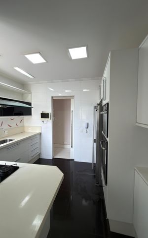 Apartamento para alugar com 200m², 3 quartos e 3 vagas Apartamento para alugar com 200m², 3 quartos e 3 vagasCozinha