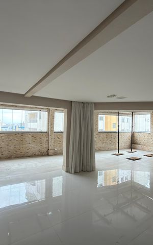 Apartamento para alugar com 200m², 3 quartos e 3 vagas Apartamento para alugar com 200m², 3 quartos e 3 vagasSala