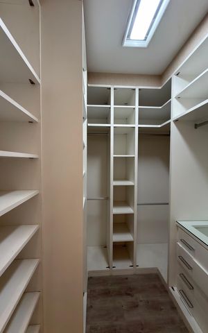 Apartamento para alugar com 200m², 3 quartos e 3 vagas Apartamento para alugar com 200m², 3 quartos e 3 vagasCloset Suíte 3