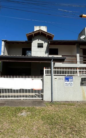 Casa para alugar com 80m², 2 quartos e 1 vaga Casa para alugar com 80m², 2 quartos e 1 vagaFachada