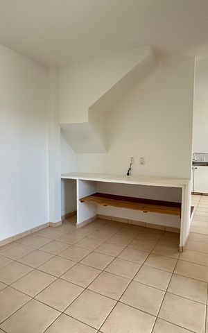 Casa para alugar com 80m², 2 quartos e 1 vaga Casa para alugar com 80m², 2 quartos e 1 vagaSala