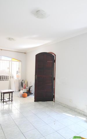 Casa para alugar com 166m², 3 quartos e 2 vagasSala