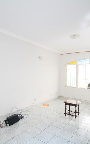 Casa para alugar com 166m², 3 quartos e 2 vagasSala