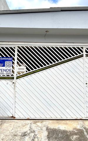 Casa à venda com 125m², 2 quartos e 1 vaga Casa à venda com 125m², 2 quartos e 1 vagaPlaca instalada na fachada do imóvel