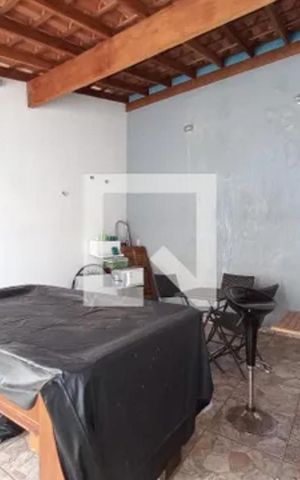 Casa à venda com 100m², 3 quartos e 2 vagas Casa à venda com 100m², 3 quartos e 2 vagasÁrea externa
