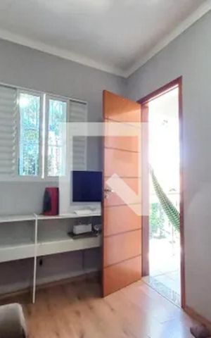 Casa à venda com 100m², 3 quartos e 2 vagas Casa à venda com 100m², 3 quartos e 2 vagasSala