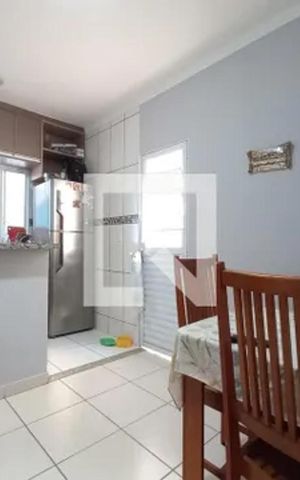 Casa à venda com 100m², 3 quartos e 2 vagas Casa à venda com 100m², 3 quartos e 2 vagasSala de Jantar
