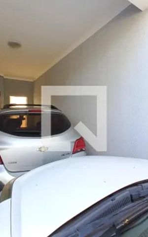 Casa à venda com 100m², 3 quartos e 2 vagas Casa à venda com 100m², 3 quartos e 2 vagasÁrea externa