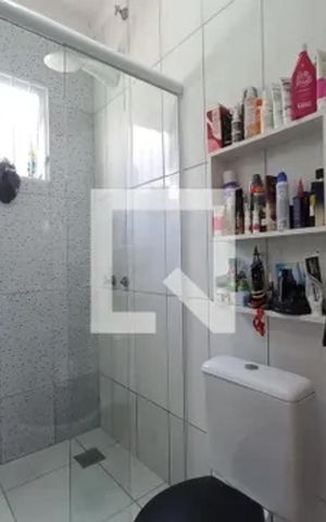 Casa à venda com 100m², 3 quartos e 2 vagas Casa à venda com 100m², 3 quartos e 2 vagasBanheiro 2