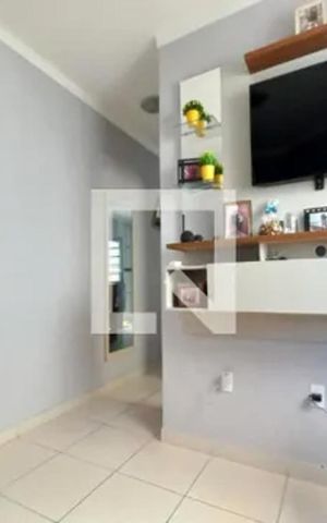 Casa à venda com 100m², 3 quartos e 2 vagas Casa à venda com 100m², 3 quartos e 2 vagasSala