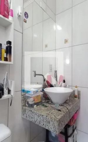 Casa à venda com 100m², 3 quartos e 2 vagas Casa à venda com 100m², 3 quartos e 2 vagasBanheiro 2