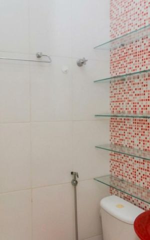 Casa à venda com 70m², 2 quartos e sem vaga Casa à venda com 70m², 2 quartos e sem vagaBanheiro