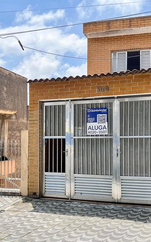 Casa para alugar com 90m², 2 quartos e 1 vagaFachada + plaquinha