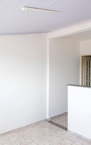 Casa para alugar com 90m², 2 quartos e 1 vagaÁrea de serviço