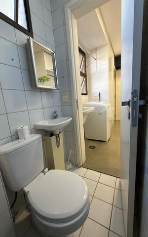 Apartamento à venda com 162m², 4 quartos e 2 vagas Apartamento à venda com 162m², 4 quartos e 2 vagasBanheiro social 1