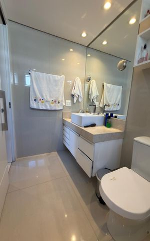 Apartamento à venda com 162m², 4 quartos e 2 vagas Apartamento à venda com 162m², 4 quartos e 2 vagasBanheiro 4