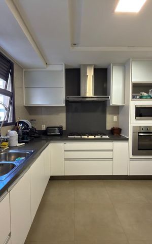 Apartamento à venda com 162m², 4 quartos e 2 vagas Apartamento à venda com 162m², 4 quartos e 2 vagasCozinha