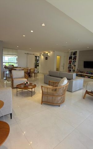 Apartamento à venda com 162m², 4 quartos e 2 vagas Apartamento à venda com 162m², 4 quartos e 2 vagasSala e copa