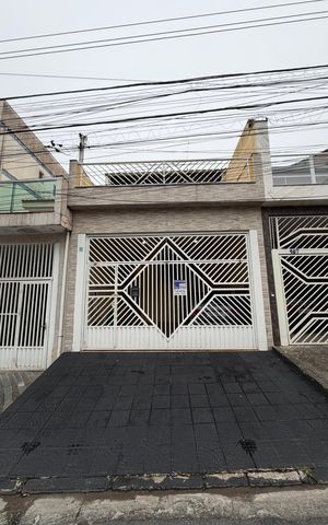 Casa para alugar com 190m², 3 quartos e 2 vagas Casa para alugar com 190m², 3 quartos e 2 vagasFachada