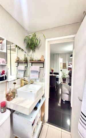Apartamento à venda com 43m², 2 quartos e 1 vaga Apartamento à venda com 43m², 2 quartos e 1 vagaBanheiro Social