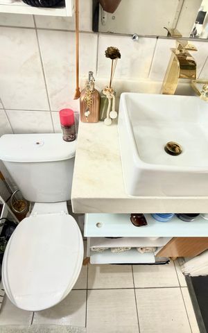 Apartamento à venda com 43m², 2 quartos e 1 vaga Apartamento à venda com 43m², 2 quartos e 1 vagaBanheiro Social