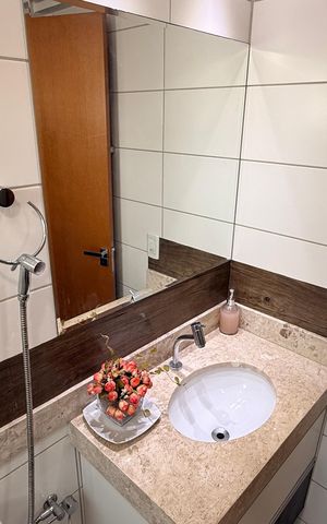 Apartamento à venda com 77m², 2 quartos e 2 vagasBanheiro da Suíte