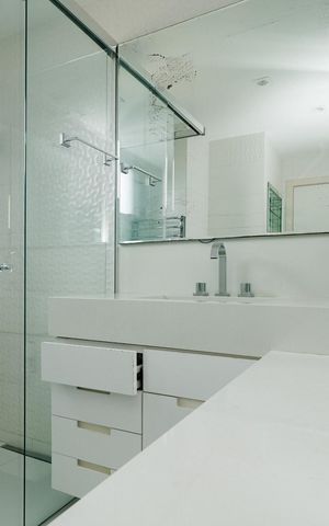 Apartamento para alugar com 162m², 3 quartos e 4 vagas Apartamento para alugar com 162m², 3 quartos e 4 vagasBanheiro da Suíte 1