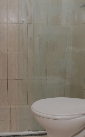 Casa para alugar com 72m², 2 quartos e 2 vagas Casa para alugar com 72m², 2 quartos e 2 vagasBanheiro