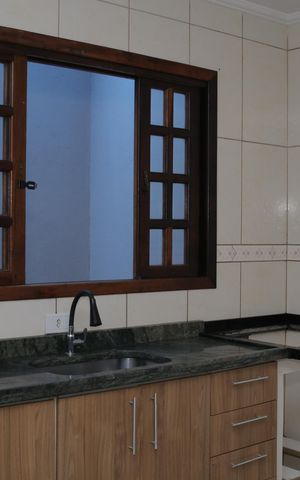 Casa para alugar com 72m², 2 quartos e 2 vagas Casa para alugar com 72m², 2 quartos e 2 vagasCozinha