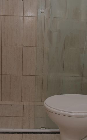 Casa para alugar com 72m², 2 quartos e 2 vagas Casa para alugar com 72m², 2 quartos e 2 vagasBanheiro