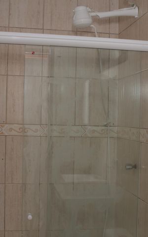 Casa para alugar com 72m², 2 quartos e 2 vagas Casa para alugar com 72m², 2 quartos e 2 vagasBanheiro