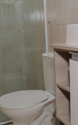 Casa para alugar com 72m², 2 quartos e 2 vagas Casa para alugar com 72m², 2 quartos e 2 vagasBanheiro