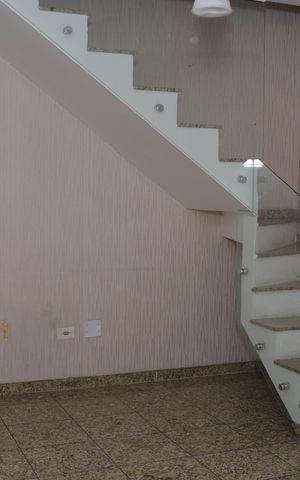 Casa para alugar com 72m², 2 quartos e 2 vagas Casa para alugar com 72m², 2 quartos e 2 vagasSala