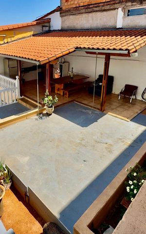 Casa à venda com 220m², 5 quartos e 3 vagas Casa à venda com 220m², 5 quartos e 3 vagasÁrea da Casa