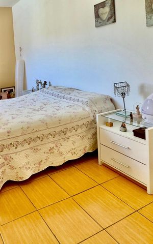 Casa à venda com 220m², 5 quartos e 3 vagas Casa à venda com 220m², 5 quartos e 3 vagasSuíte