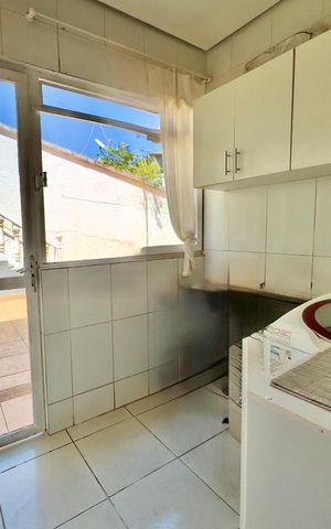 Casa à venda com 220m², 5 quartos e 3 vagas Casa à venda com 220m², 5 quartos e 3 vagasÁrea de Serviço