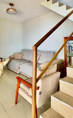 Casa à venda com 220m², 5 quartos e 3 vagas Casa à venda com 220m², 5 quartos e 3 vagasSala