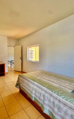Casa à venda com 220m², 5 quartos e 3 vagas Casa à venda com 220m², 5 quartos e 3 vagasQuarto 1