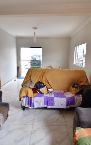 Casa à venda com 110m², 3 quartos e 2 vagasSala