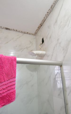 Casa à venda com 110m², 3 quartos e 2 vagasBanheiro
