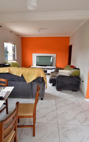 Casa à venda com 110m², 3 quartos e 2 vagasSala