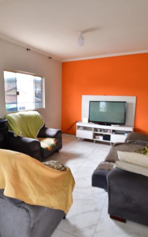 Casa à venda com 110m², 3 quartos e 2 vagasSala