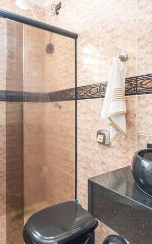 Casa à venda com 180m², 3 quartos e 2 vagasBanheiro Social