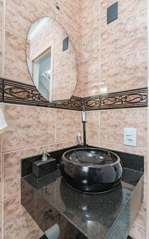 Casa à venda com 180m², 3 quartos e 2 vagasBanheiro Social
