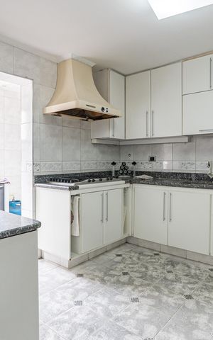 Casa à venda com 180m², 3 quartos e 2 vagasCozinha