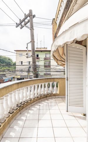 Casa à venda com 180m², 3 quartos e 2 vagasVaranda