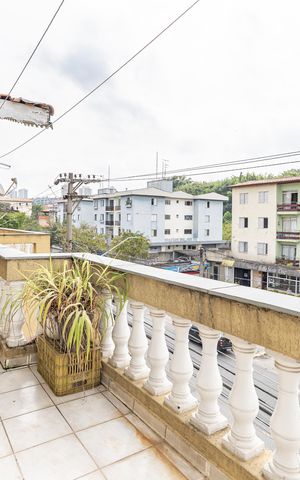 Casa à venda com 180m², 3 quartos e 2 vagasVaranda